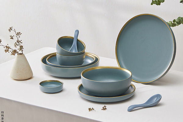 陶瓷餐具和(hé / huò)骨瓷餐具的(de)區别